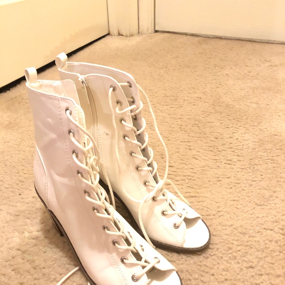 Cute booties - Picture 3 of 4